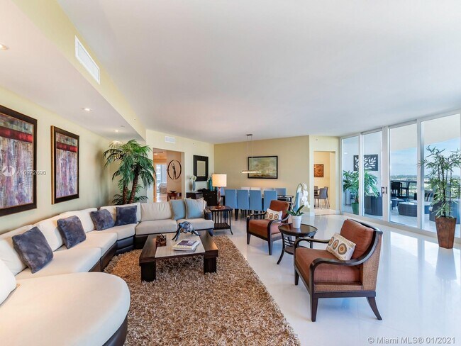 Foto del edificio - 21200 NE 38th Ave