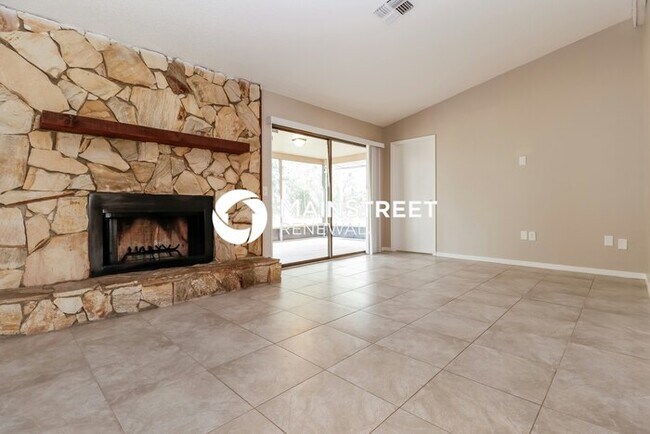 Building Photo - 3 Bedroom Pet-Friendly Home in Spring Hill, FL with Main Street Renewal