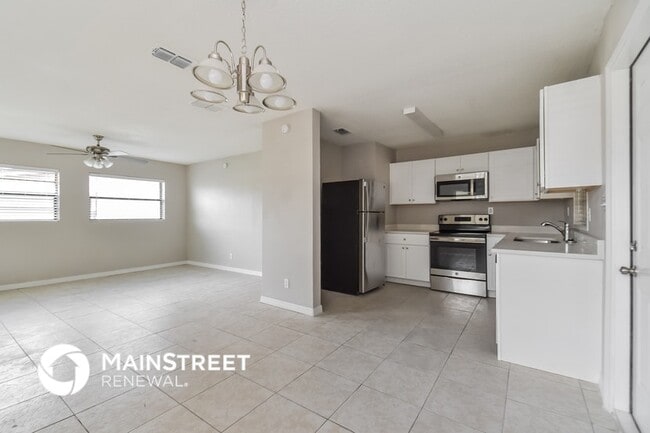 Building Photo - 7402 Pomelo Dr