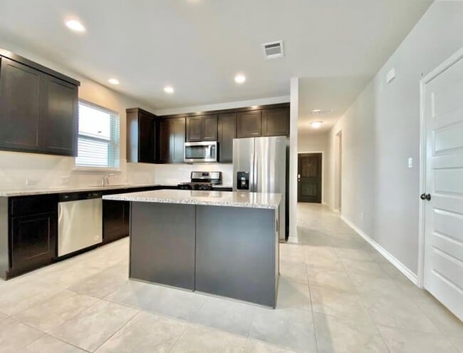 Building Photo - 2148 Pecan Island Dr