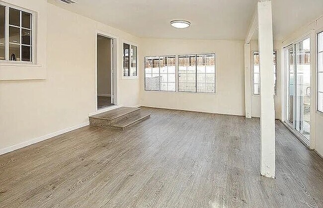 Foto del edificio - 7914 Agnes Ave
