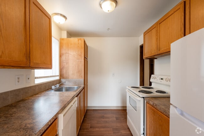 1BD, 1BA - 440-838SF - GREENTREE APARTMENTS