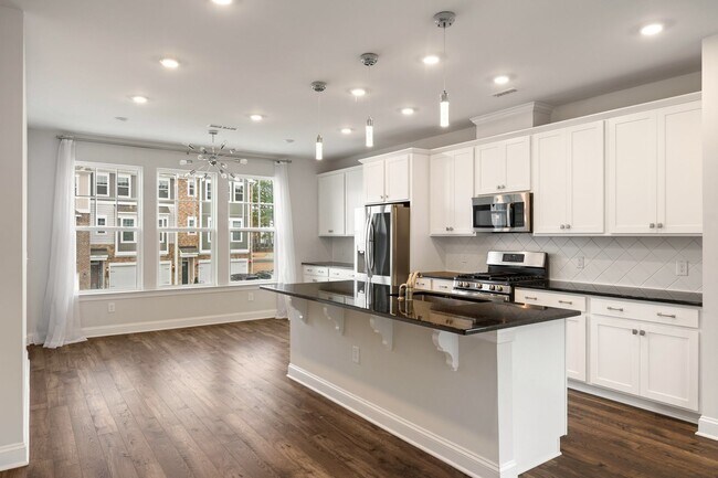 Building Photo - Gorgeous, Like New, 4-Bed 3.5-Bath in Brier Creek!