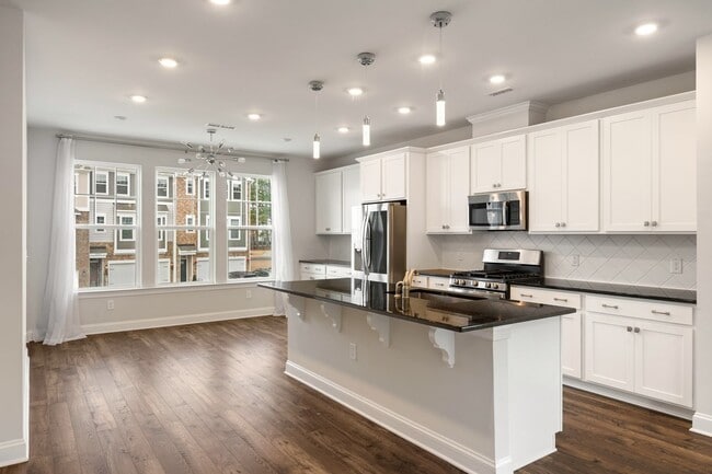 Foto del edificio - Gorgeous, Like New, 4-Bed 3.5-Bath in Brier Creek!