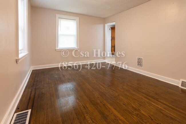 Foto del edificio - Beautifully Renovated 3 Bed/1 Bath Home in Fairview!