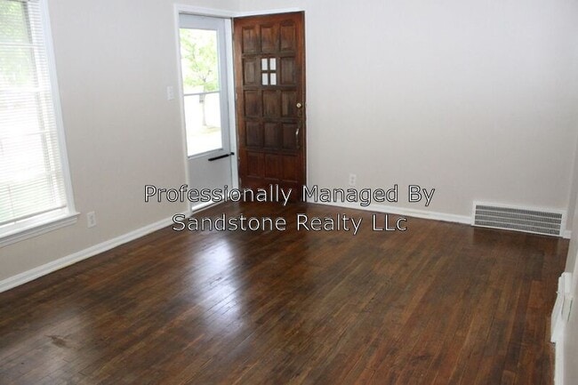 Building Photo - Three Bedroom Single in Euclid