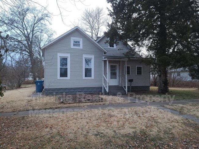 Building Photo - 536 S Cherry St