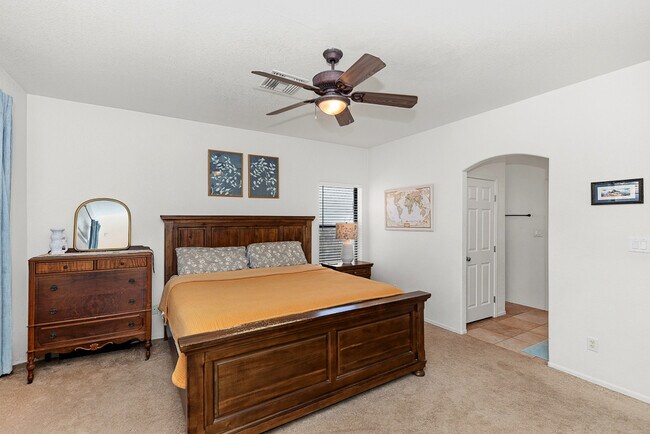 Building Photo - 10213 S Del Rey Dr