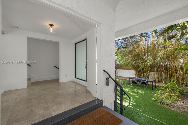 Building Photo - 225 E Enid Dr