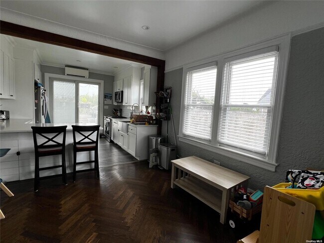 Foto del edificio - 335 E Walnut St