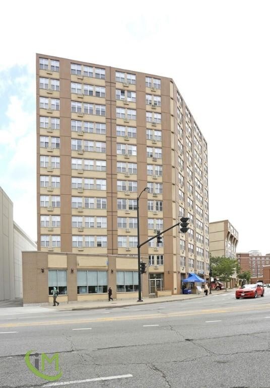 Building Photo - 6415 N Sheridan Rd