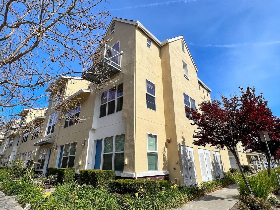 Primary Photo - 3 br, 3.5 bath Townhome - 446 Marina Way