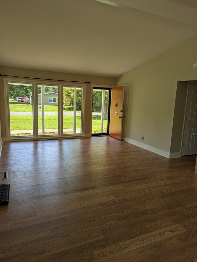 Foto del edificio - 1701 Brentmoor Ln