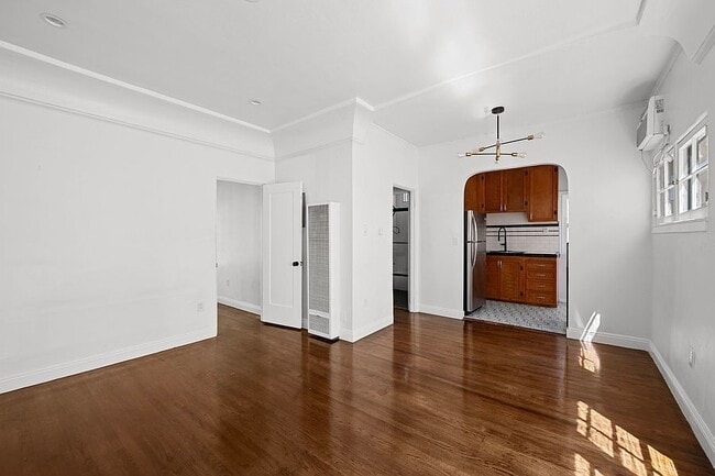 Building Photo - 639 N Spaulding Ave