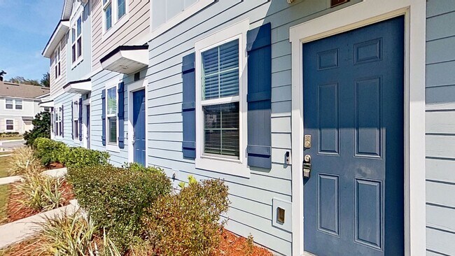 Foto del edificio - Beautiful townhome in Whispering Creek available now!