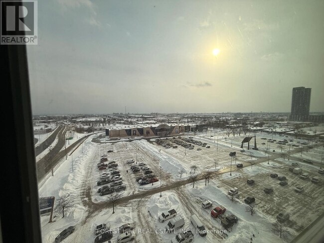 Photo du bâtiment - 1007 The Queensway