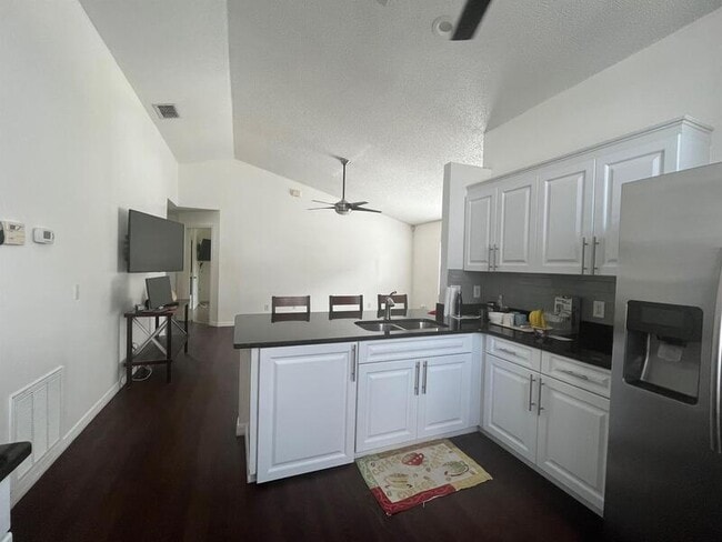 Building Photo - 8750 Claiborne Ct