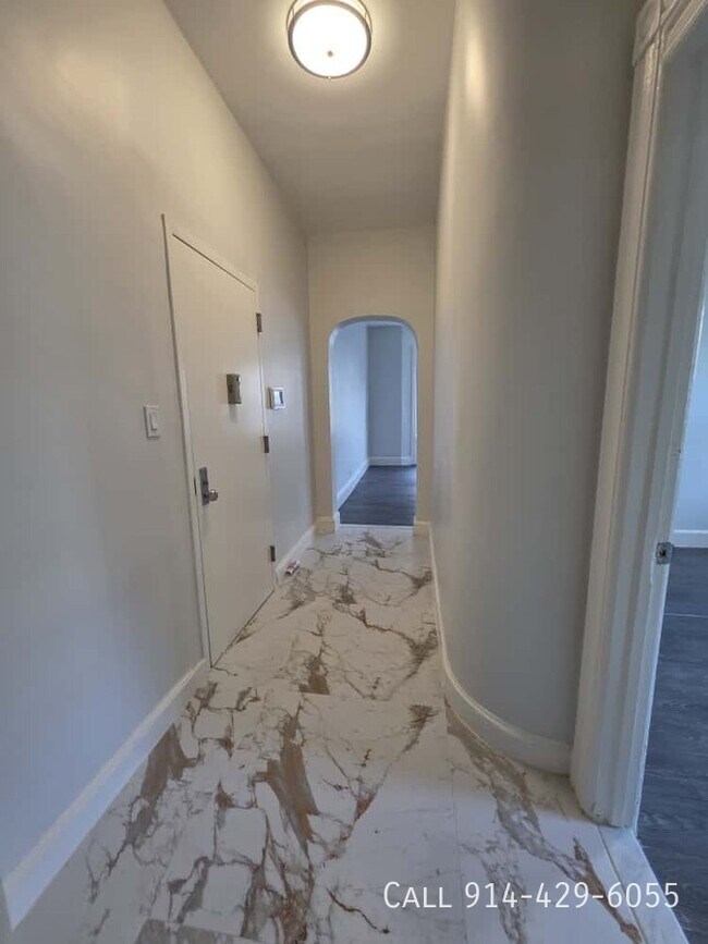 Foto del edificio - 136 Hawthorne Ave