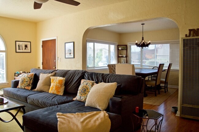 Open concept living room and dining - 4770 Bancroft St