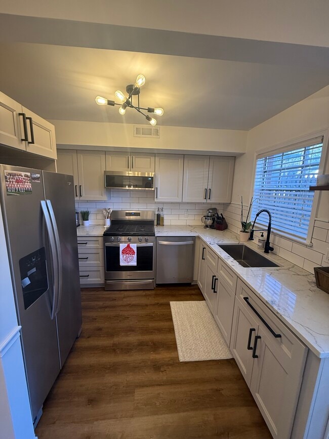 Foto del edificio - 3751 Jamestown Cir