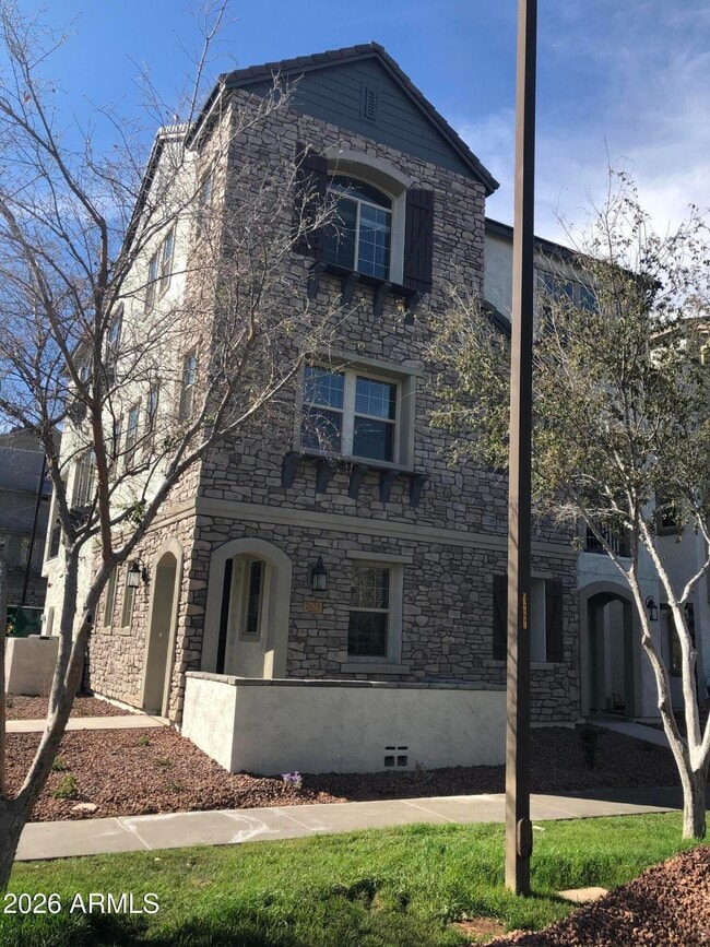 Building Photo - 2675 S Balsam Dr