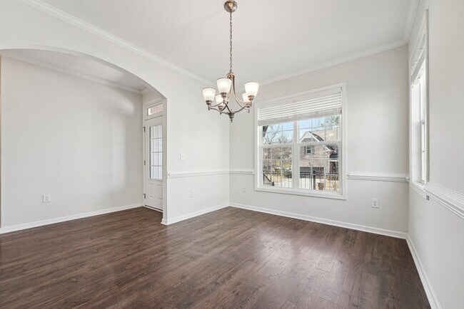 Building Photo - 2312 Longmont Dr