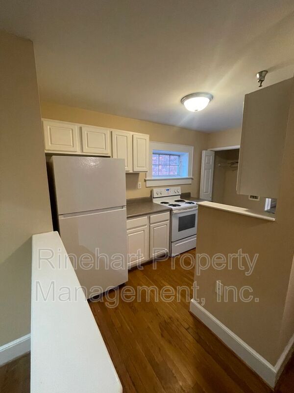 Foto del edificio - 210 E Main St