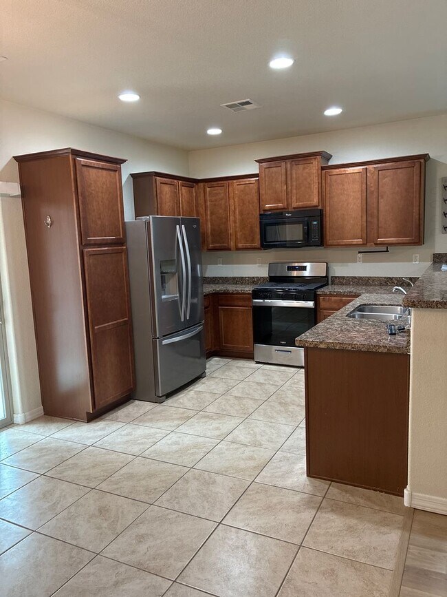 Foto del edificio - Nice clean three bedroom two bath home