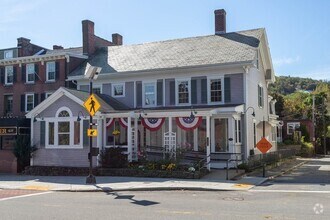 Building Photo - 886 Main St