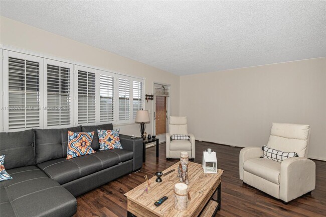 Building Photo - 4047 Rexford A