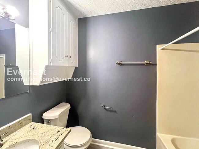 Building Photo - 300 Bellewood Ln