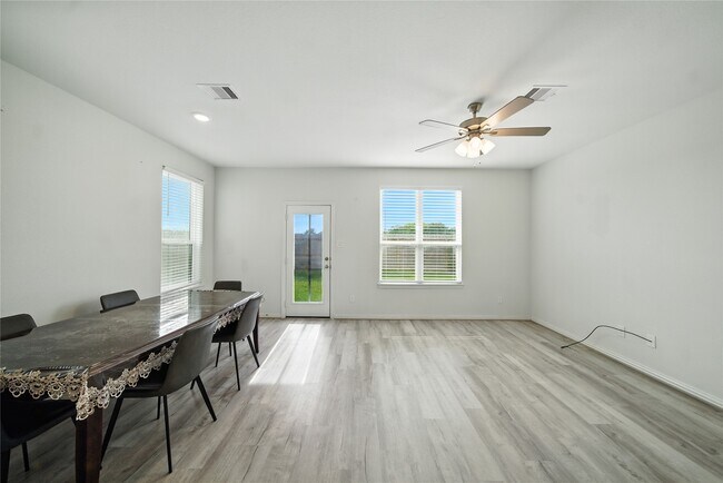 Foto del edificio - 1538 Revolution Way
