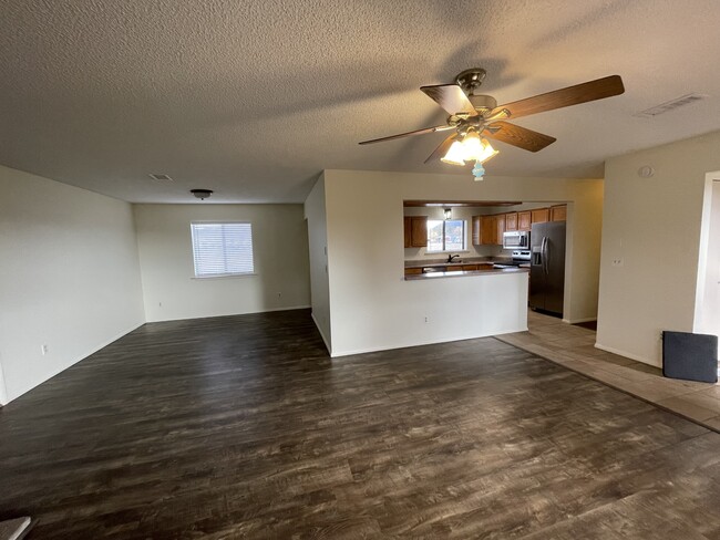 Building Photo - 6155 E Robles Rd