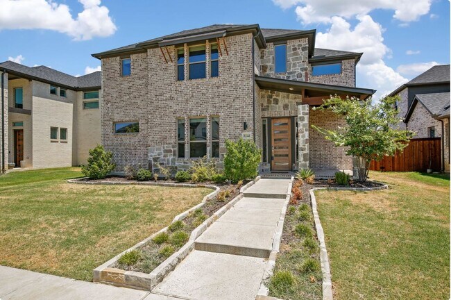 Building Photo - This 2019 built house has all you need! Location!