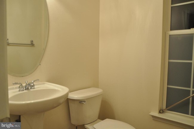 Building Photo - 4880 Montega Dr