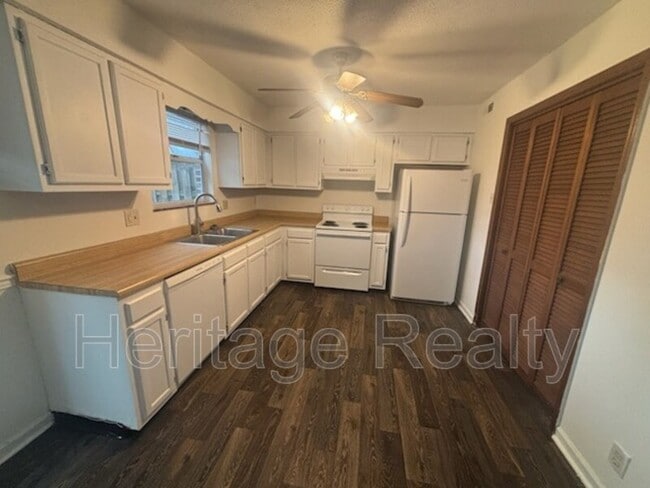 Foto del edificio - 1207 Crest Brook Dr