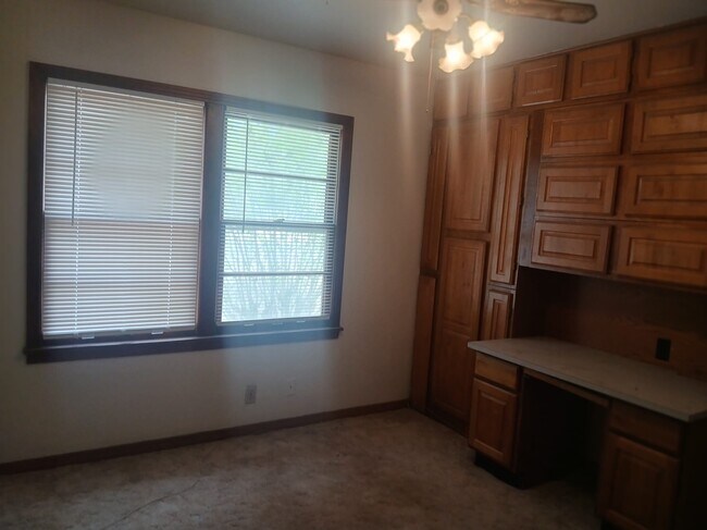 Foto del edificio - 2413 Poplar St