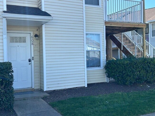 Foto del edificio - ***2 BED Condo/Downstairs unit/ W,S&T INCLUDED!!