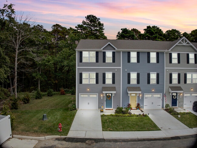 Building Photo - 1001 Cyprus Ct