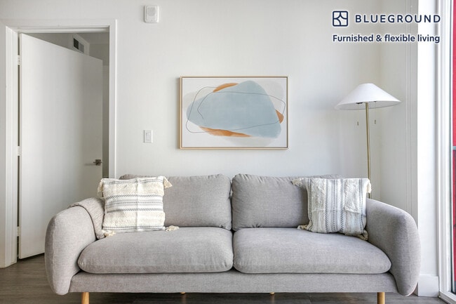 Building Photo - 760 S Serrano Ave