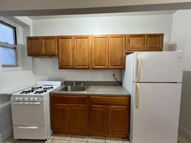 Foto del edificio - 1 bedroom in SUNNYSIDE NY 11104