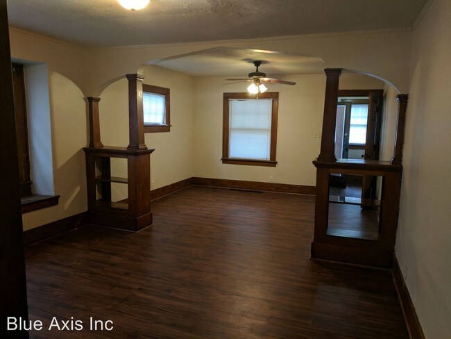 Building Photo - 420 Cedarwood Ter
