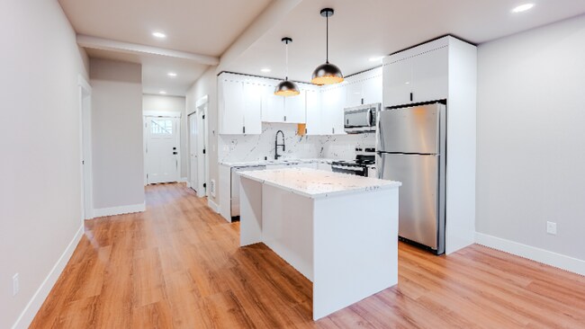 Building Photo - 2106 Oakes Ave