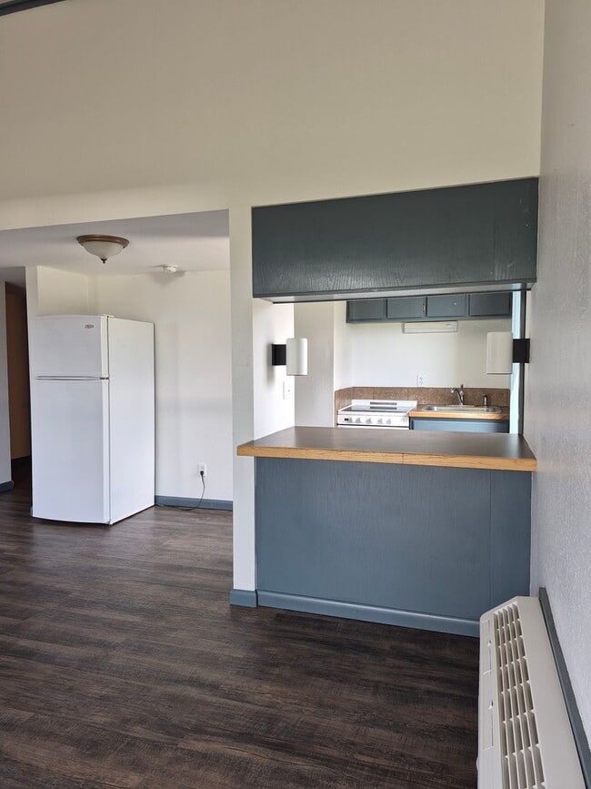 Building Photo - Pinon Condo