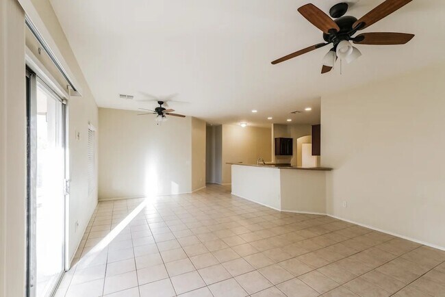 Foto del edificio - 15723 W Calavar Rd