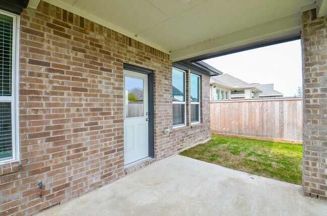Foto del edificio - 21138 Staked Plains Dr