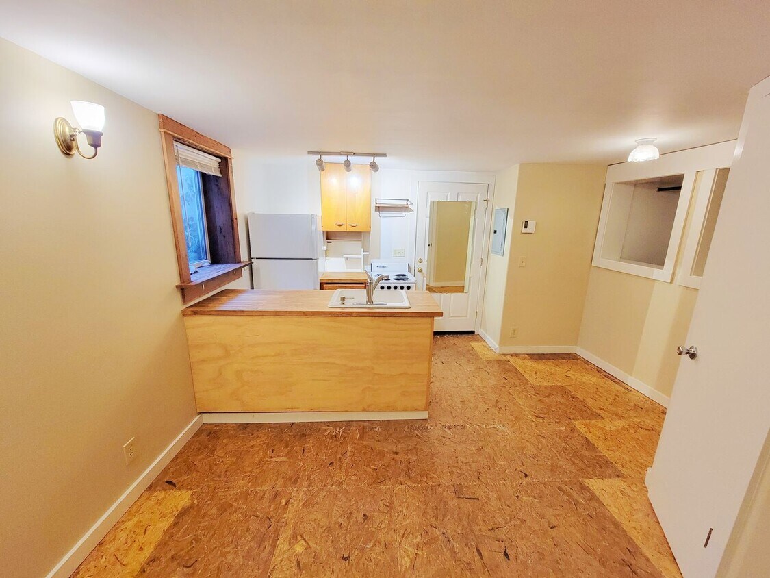 Primary Photo - Awesome Studio with 2 parts, located in th...