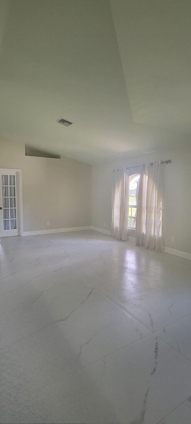 Front living room - 9160 Aster Rd
