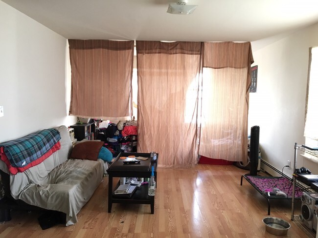 Foto del edificio - 318 Beach 66th St