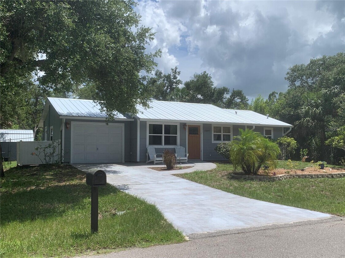 Foto principal - 17497 Clover Ave